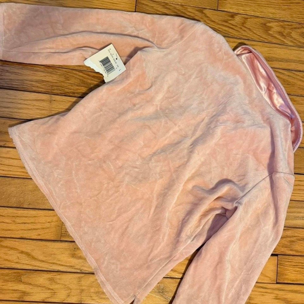 NWT Vintage Guess velour polo shirt with button up front and collar - Picture 7 of 7